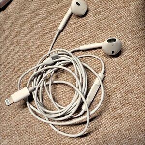 White Wired Earphones with Lightning Connector